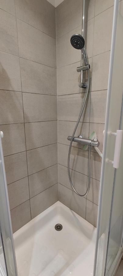 Charmant Appartement Au Coeur De Fougères Exterior foto